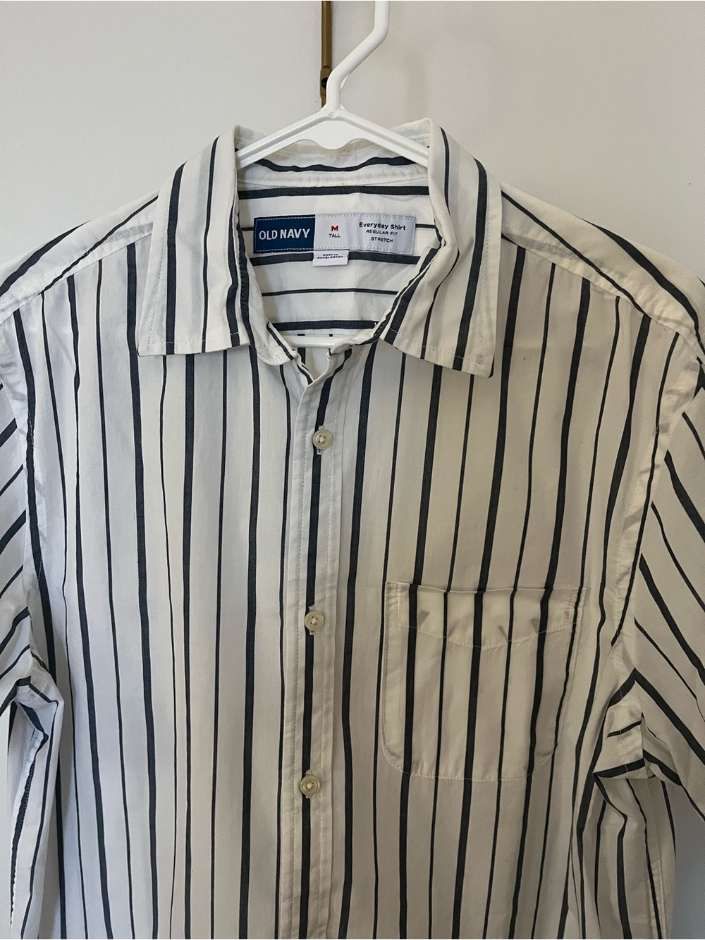 Old Navy Men’s White Stripe Button-Up Shirt size medium/tall